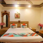 Fabexpress Welcome Palace Near New Delhi Railway Station